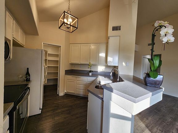 5th image of 7285 Calabria Ct Unit 19