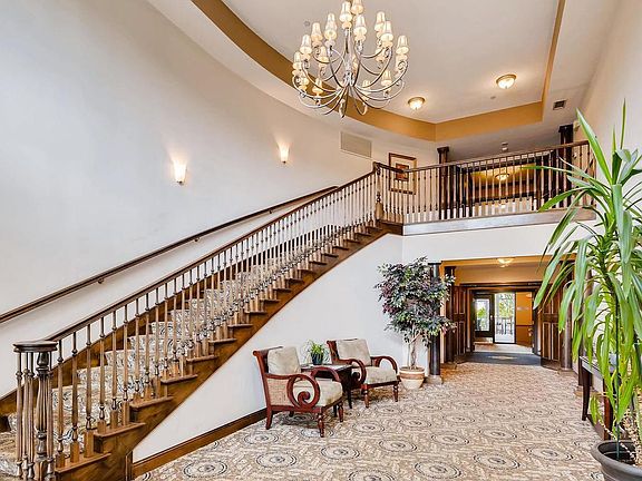 3rd image of 500 Greenhaven Dr APT 208