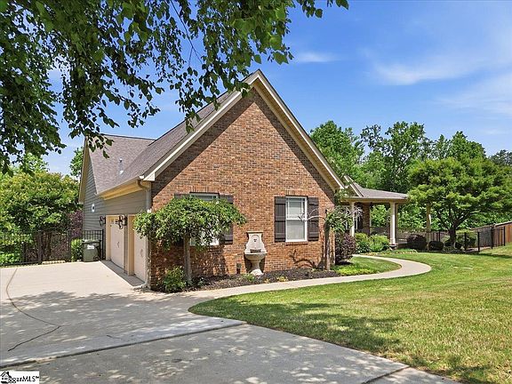 3rd image of 128 Fox Farm Way
