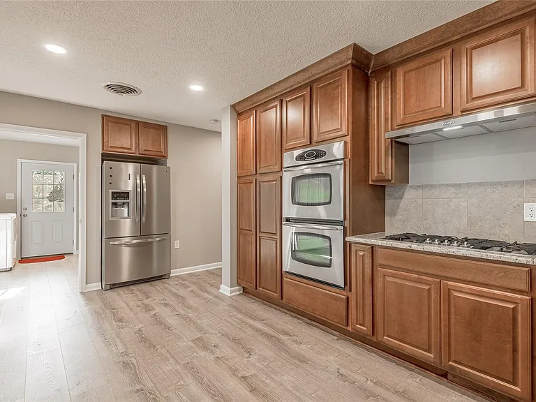 2201 Badger Ln — Photo 9