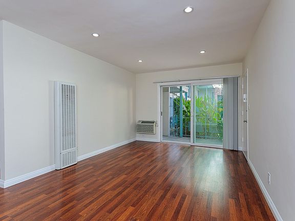 4th image of 488 E Washington Blvd APT 106