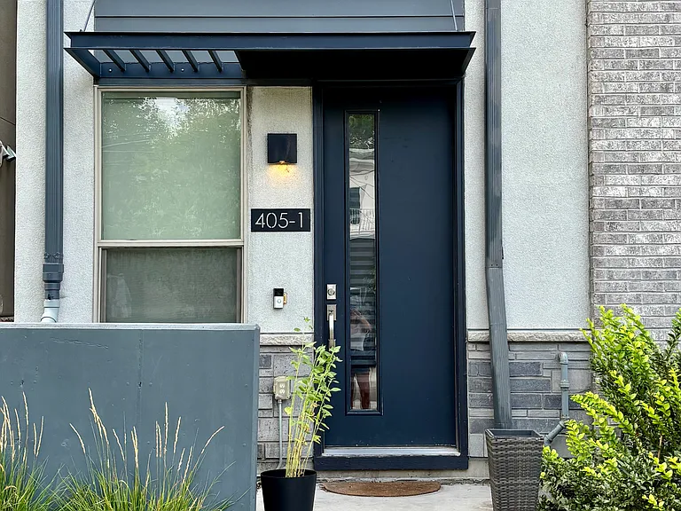 Front yard/ door