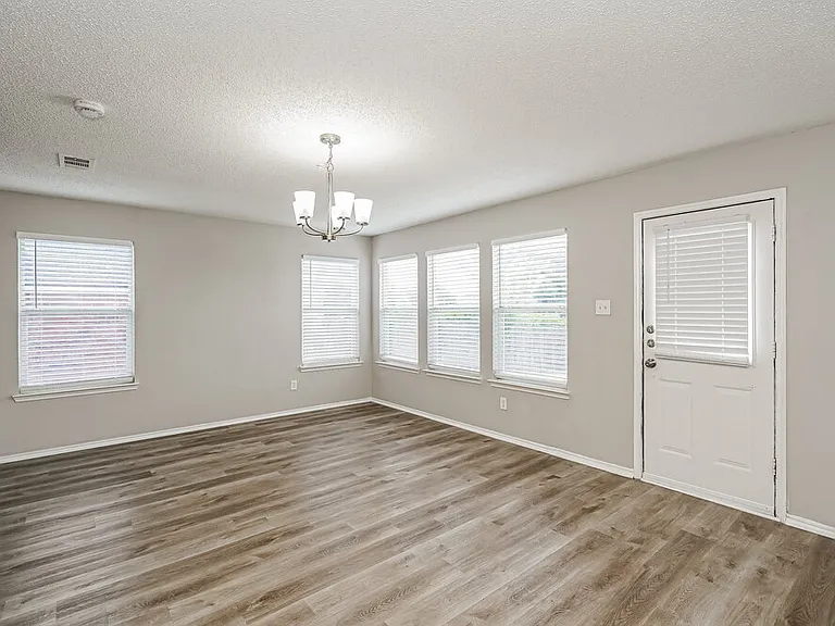 2036 Silverado Dr — Photo 10