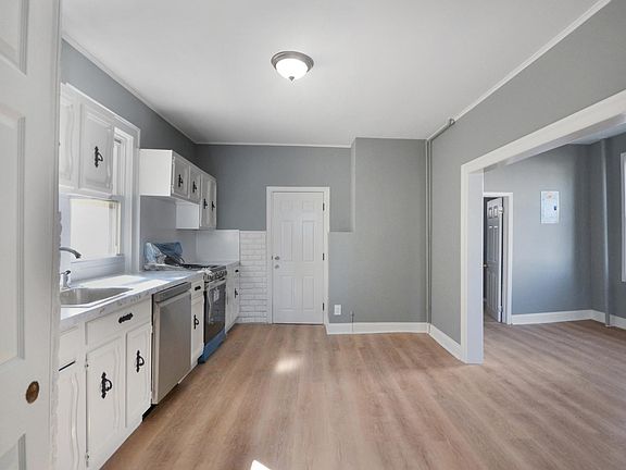 4th image of 234 Edwards Pl #1