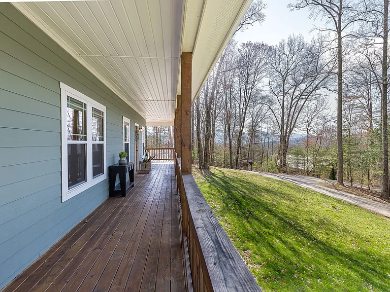 149 Kirkwood Dr — Photo 32