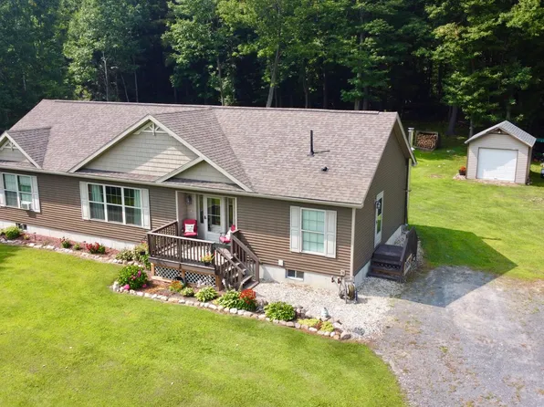 20 Woodland Hills Dr, Morrisonville, NY 12962