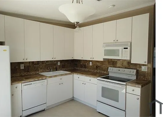3 bed, 1300 sqft, $2,895 — Photo 3