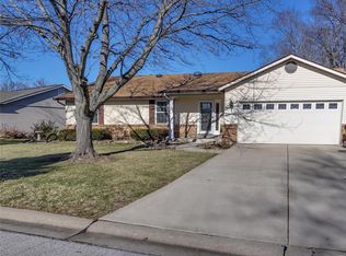 35 Meadow Ridge Dr, Saint Peters, MO 63376