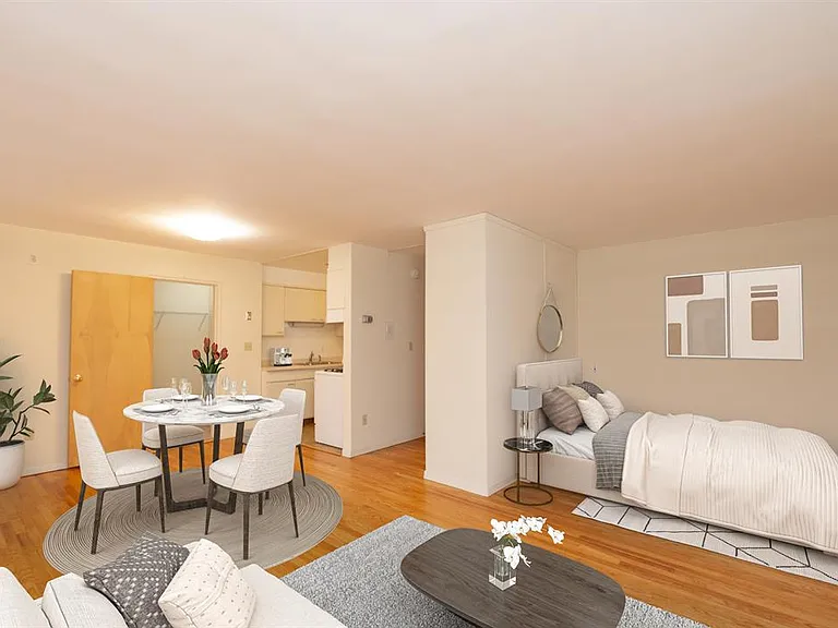 2920 Dean Parkway Apartments — Photo 2