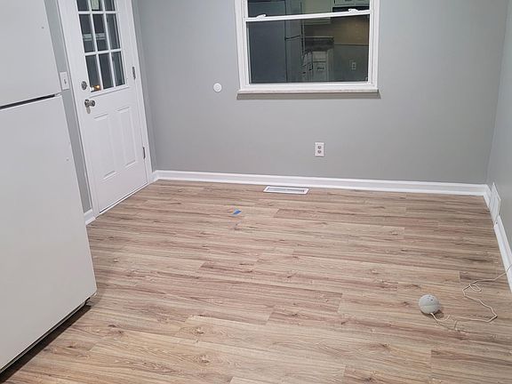 4th image of 2561 Maplehurst Dr