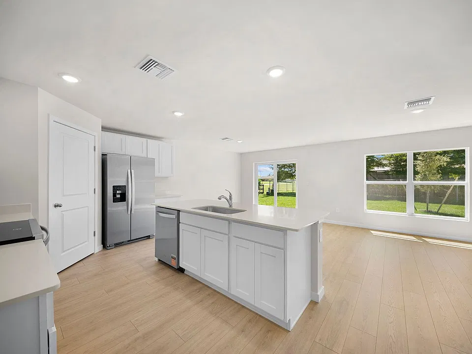 914 SW 33rd Ter