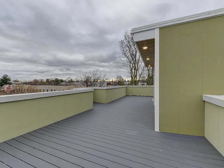 135 E Springer St — Photo 16