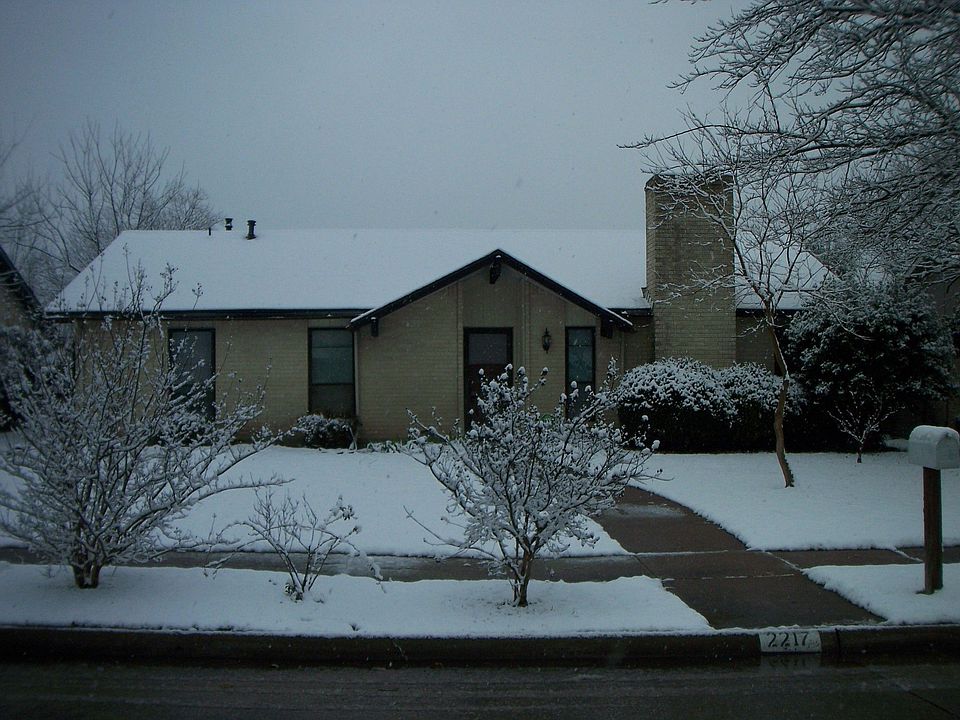 1st image of 2217 Briarwood Dr