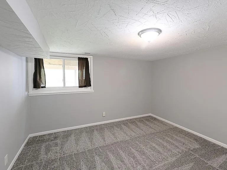 1025 Kent St — Photo 22