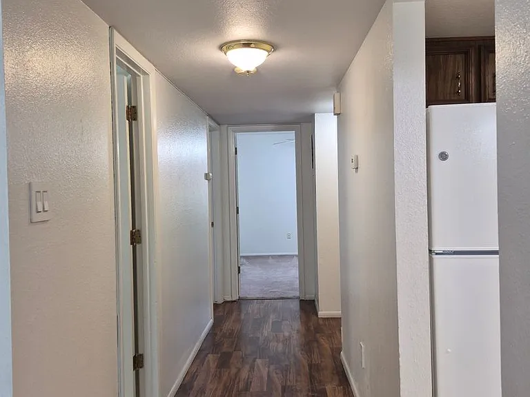925 Country Club Dr SE #C — Photo 10