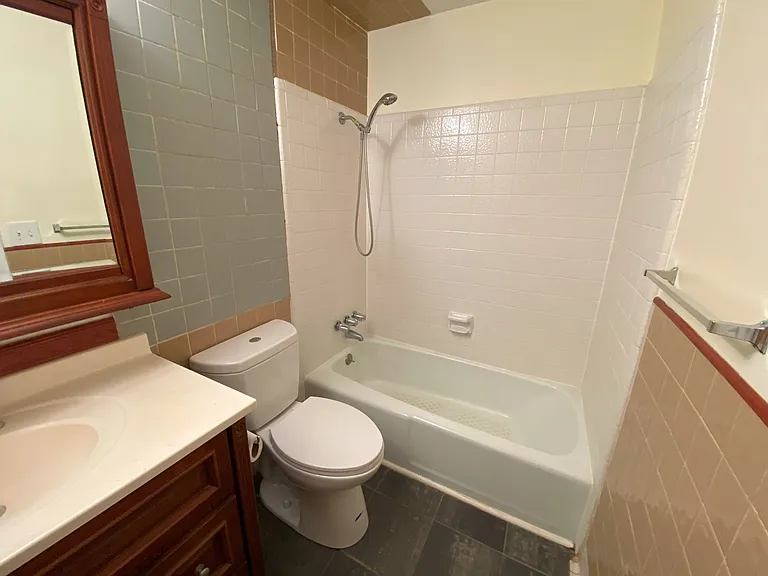 1216 W Pacific Ave — Photo 3