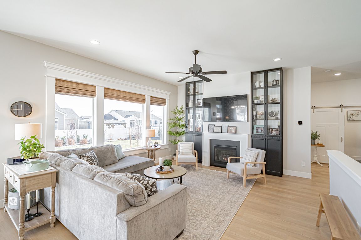 next background image