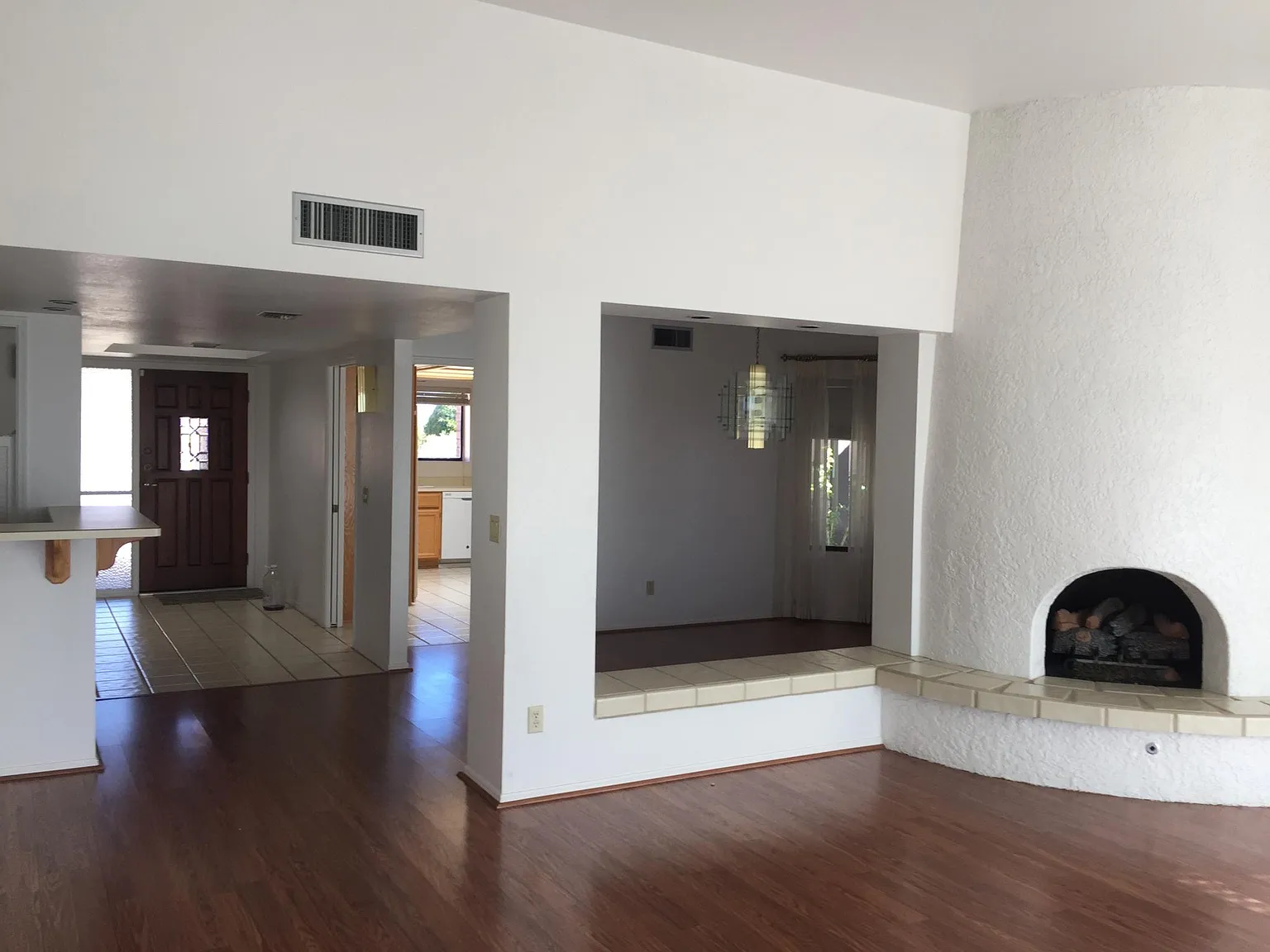 3 bed, 2065 sqft, $2,650 — Photo 2