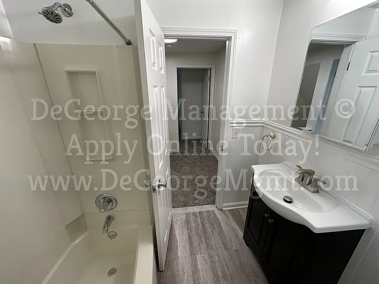 Bennington Townhomes — Photo 41