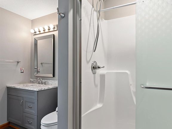 4th image of 808 W Lombard St