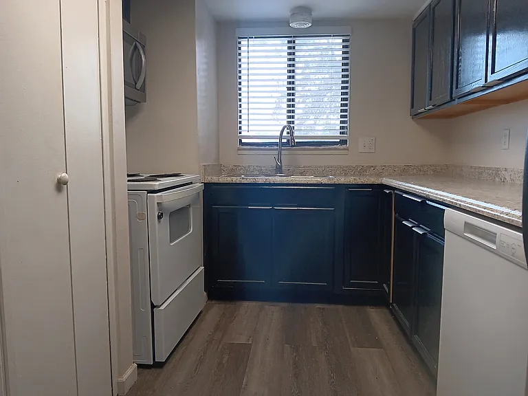 2541 S Myrtle Ave #C — Photo 36