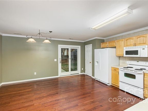 5th image of 7525 Katherine Dr