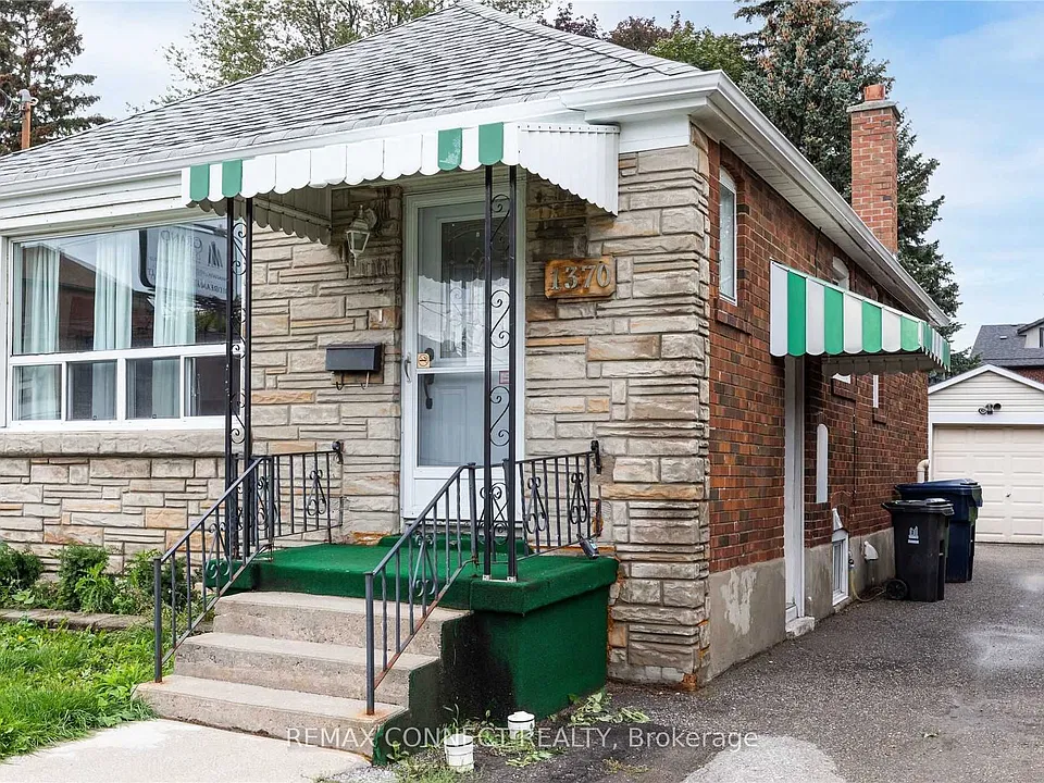 1370 Woodbine Ave #LOWER