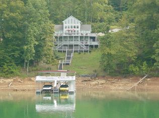 833 Yoakum Hollow Rd, Jacksboro, TN 37757