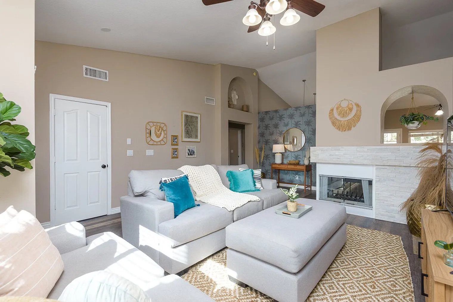 4 bed, 2.0 bath, $8,736 — Photo 2