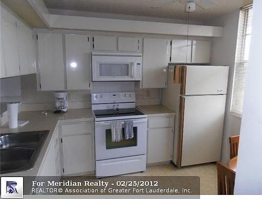 2nd image of 1502 Whitehall Dr APT 405