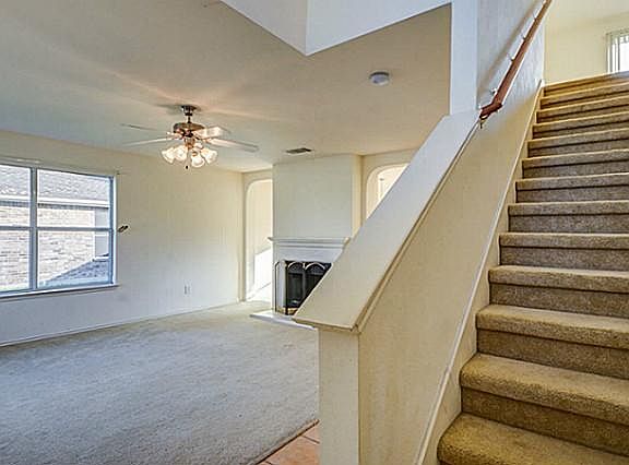 4th image of 525 Longshore Dr