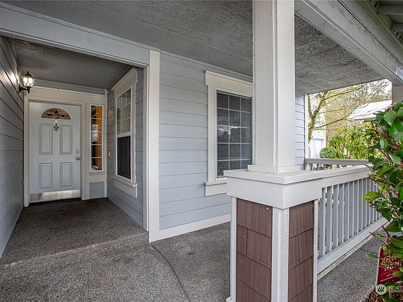 3rd image of 3509 Bittersweet Street SE