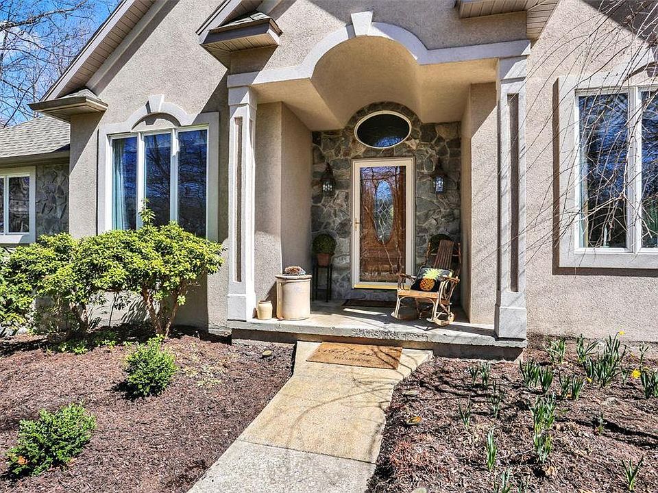 1st image of 12 Vista Ct