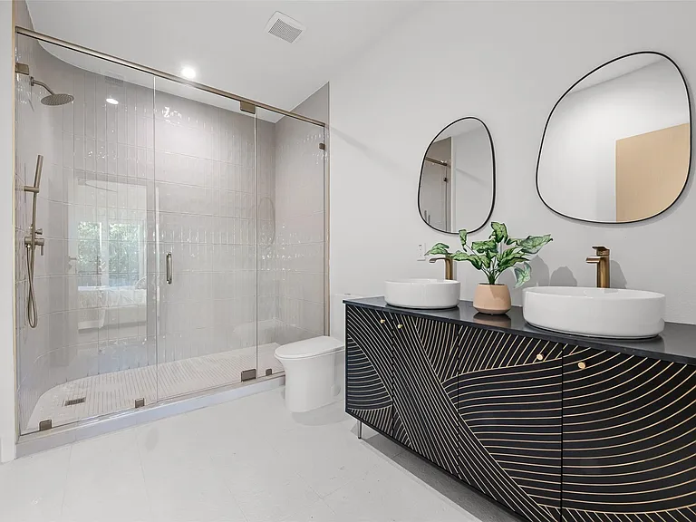 1510 Holly Ave — Photo 4