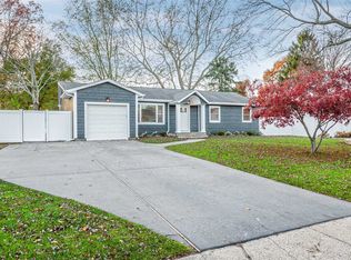 278 Wyandanch Rd, Sayville, NY 11782