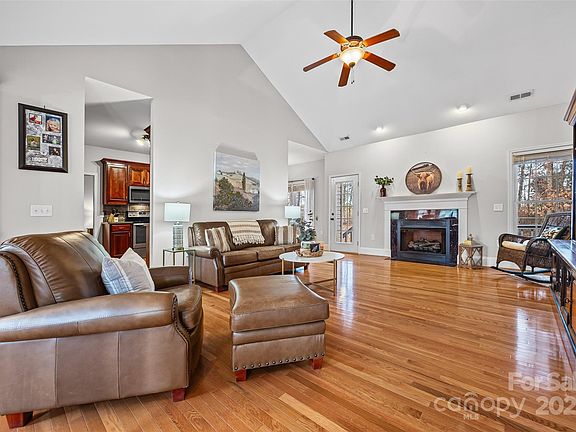 5th image of 2346 Keswick Ln