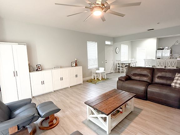 5th image of 4990 Pond Ridge Dr