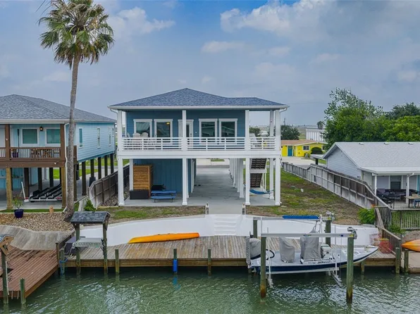 125 Port Ave, Rockport, TX 78382