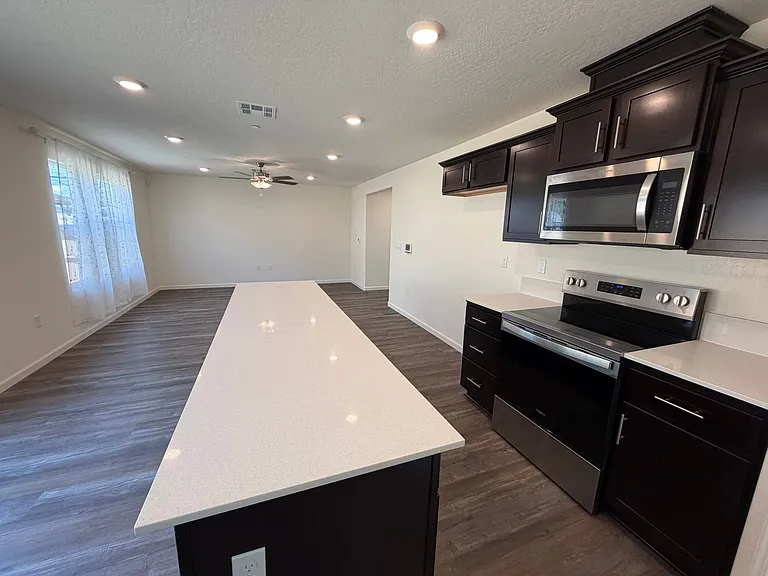 1902 W Meadow Dr — Photo 6