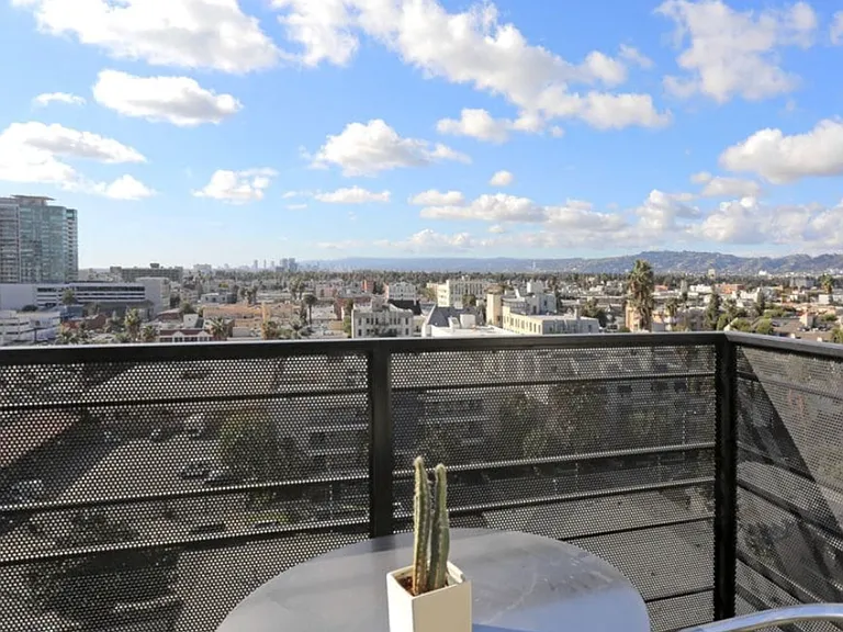 Maya Apartments at 535 Kingsley Dr in Los Angeles — Photo 29