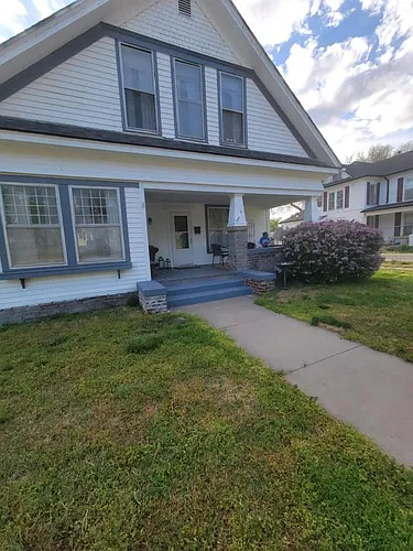 219 S Broadway Photo 1