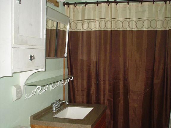 5th image of 202 N Drury St