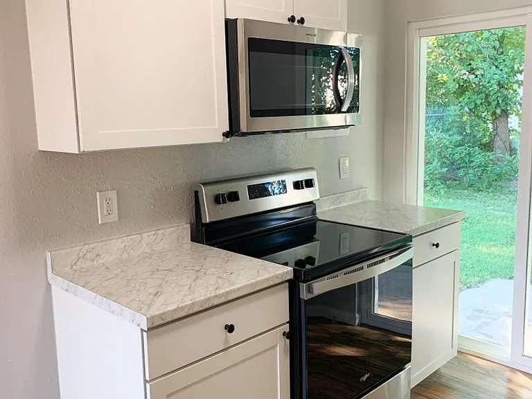 4062 Bruene Ave — Photo 10