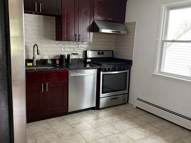 102 Harcourt Ave — Photo 7
