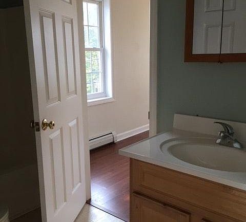 Upstairs bathroom connected to master and hallway