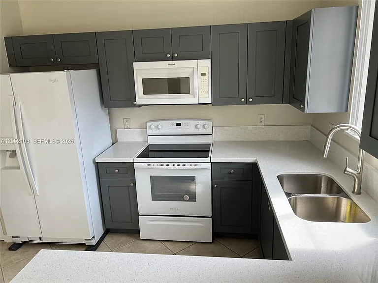 100 SW 15th Ave — Photo 10