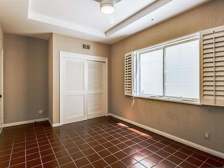 1524 Steinhart Ave — Photo 12