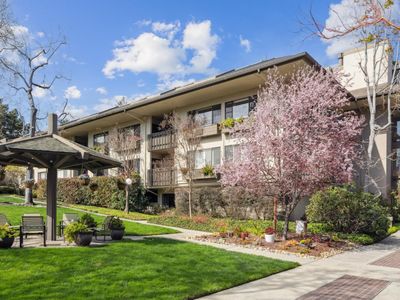 2140 Santa Cruz Ave APT E208, Menlo Park, CA, 94025