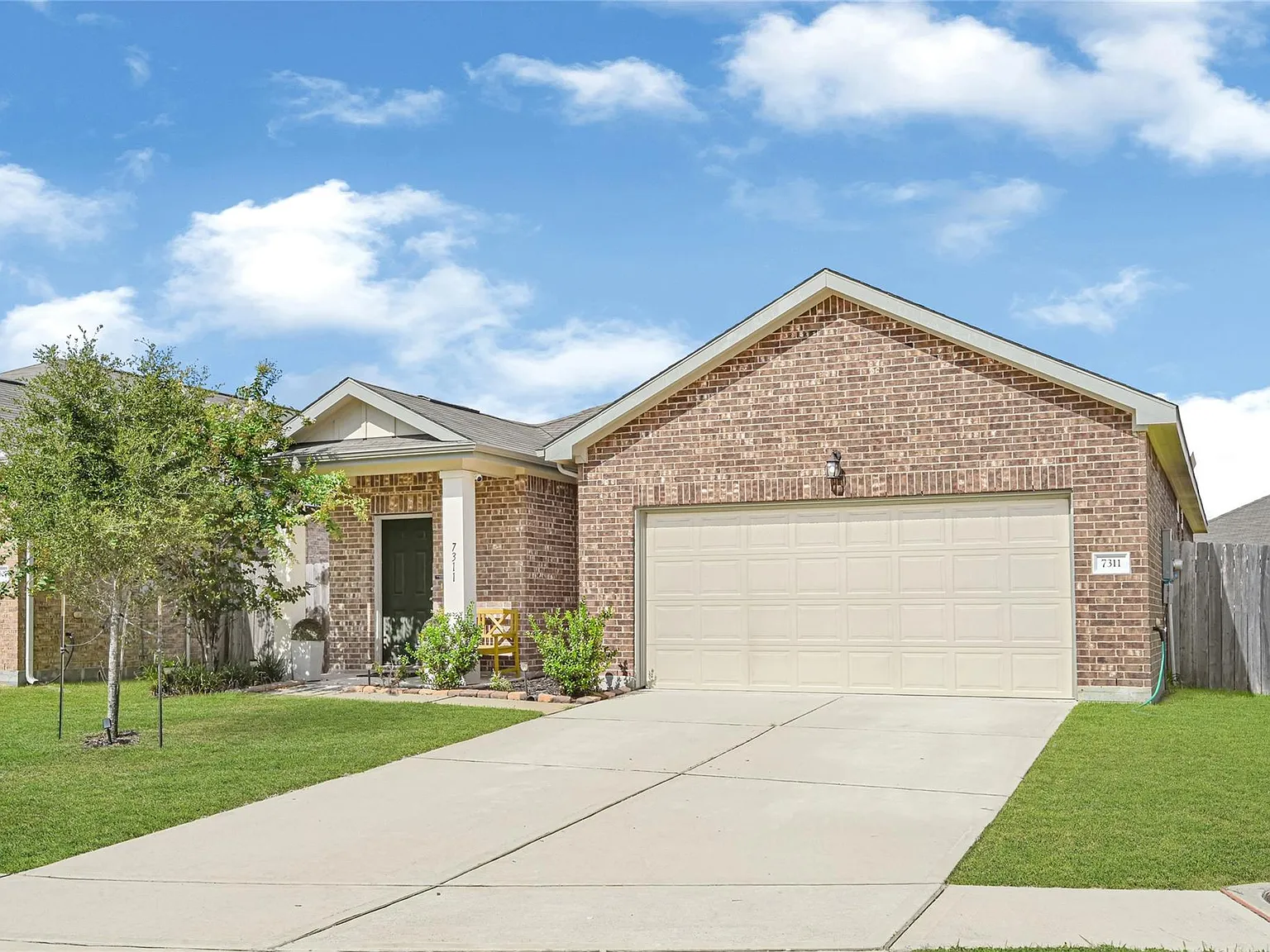 3 bed, 2.0 bath, 1457 sqft, $2,249 — Photo 2