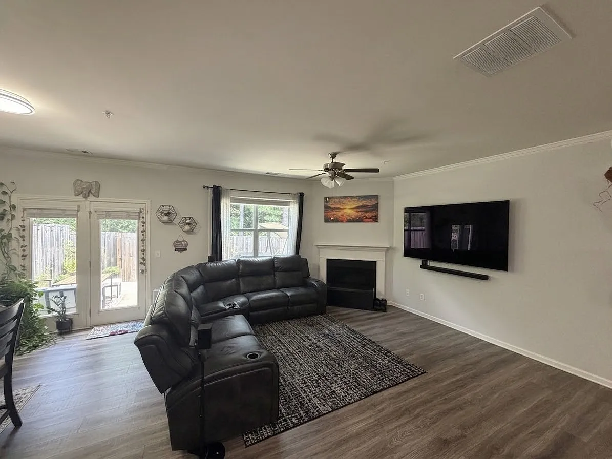 3 bed, 2.5 bath, 1989 sqft, $2,800 — Photo 4